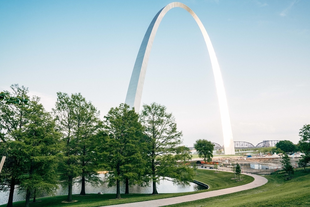 missouri travel nurse-st louis-archway